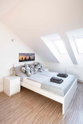 Others 3, 150m² 4BR Duplex Near Metro & Prague Center, Praha 2