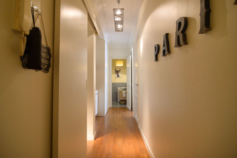 Room 2, Le Marais Moderne in Paris, Paris
