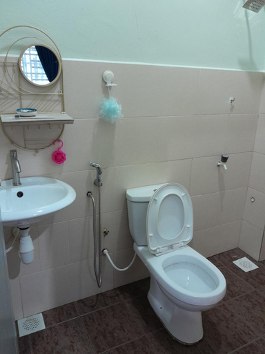 Bathroom 3, Homestay Kuantan Cempaka Cottage, Kuantan