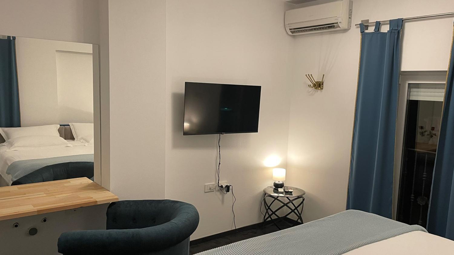 Bedroom 3, MADONCA ROOMS & RESTAURANT, Gorizia