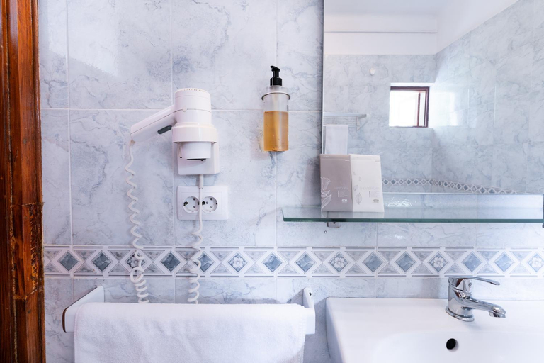 Bathroom 3, Vila Camelia, Sinaia