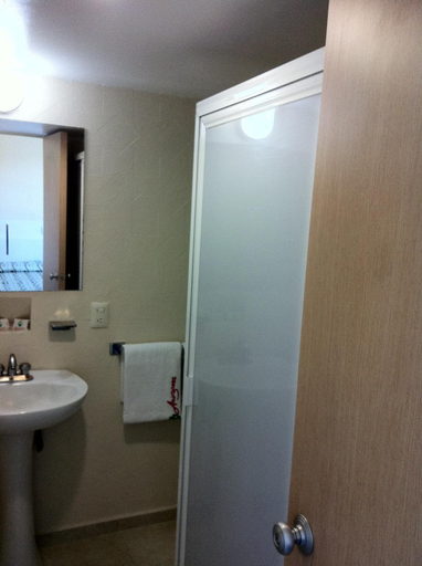 Bathroom 3, Hotel Arizona, Mexico City
