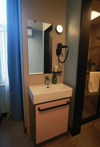 Bathroom 3, Hi Inn Shanghai The Bund Nanjing East Road, Shanghai