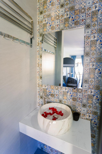 Bathroom 5, New World Hotel, Huế