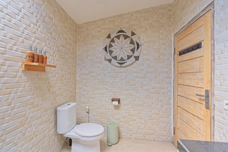 Bathroom 3, CoCo Breeze Spa Hotel, Lombok