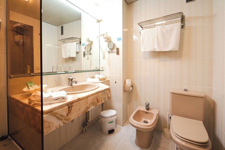 Bathroom 4, Hotel Plaça, Girona