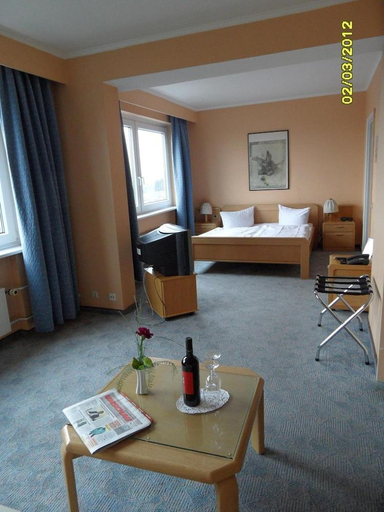 Bedroom 3, Wiking Hotel, Segeberg