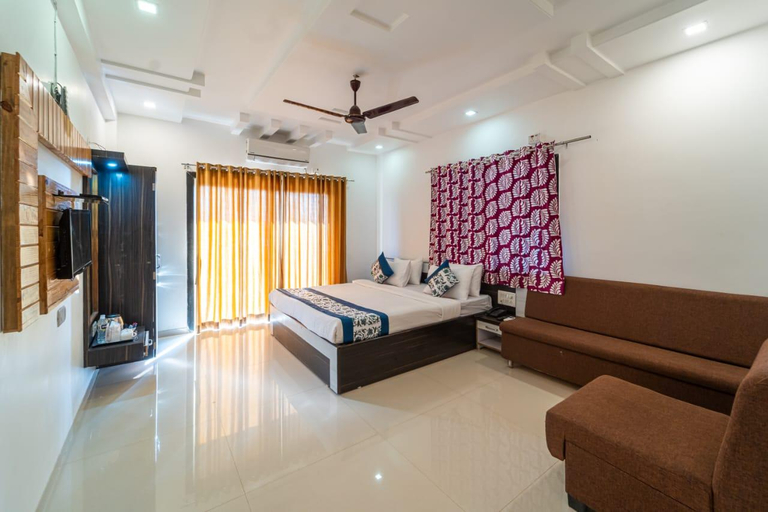 Others 5, Strawberry King Resort, Satara
