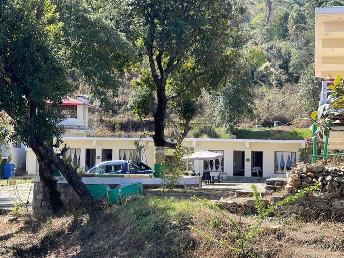 Exterior & Views