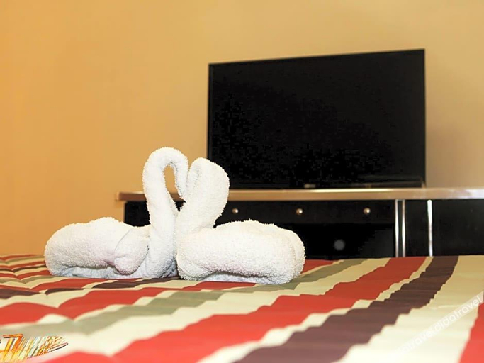 Bedroom 4, Island Tropic Hotel and Restaurant, Alaminos City