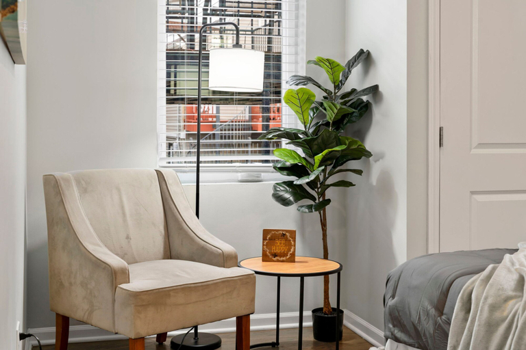 Room 2, Chicago Treasure 4 Bed Getaway, Cook