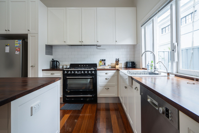 Room 2, Hyde Seek Parkside Family Stay, Perth