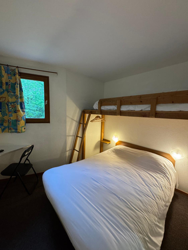 Bedroom 3, Symp'Hotel, Isère
