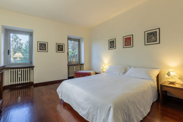 Room 2, Antico Casale Vignale Stunning View and Pool, Alessandria