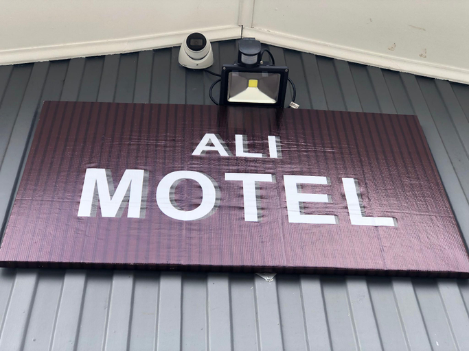 Others 4, Ali Motel, Manukau
