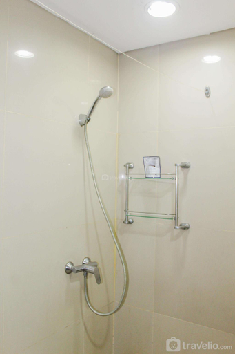 Bathroom 3, Studio Apartment at Atria Residences By Travelio, Tangerang