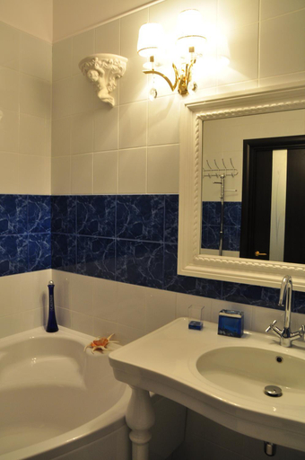 Bathroom 4, Queen Valery Hotel, Odes'ka