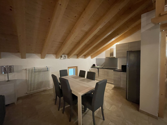 Room 2, 061 Bilocale Mansarda Carisolo, Trento