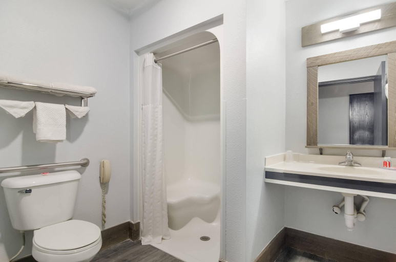 Bathroom 3, Econo Lodge Scottsbluff, Scotts Bluff