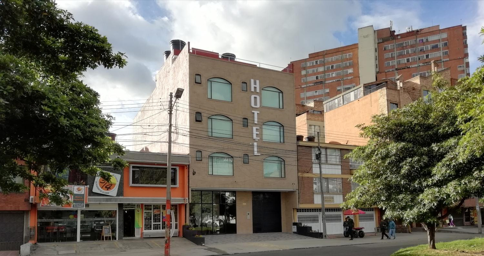 Exterior & Views