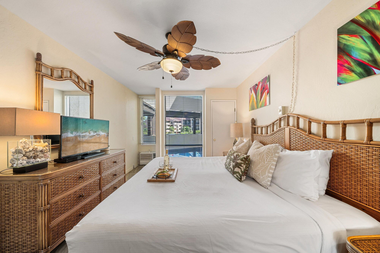 Room 5, Hale Kamaole 210 in Kihei, Maui