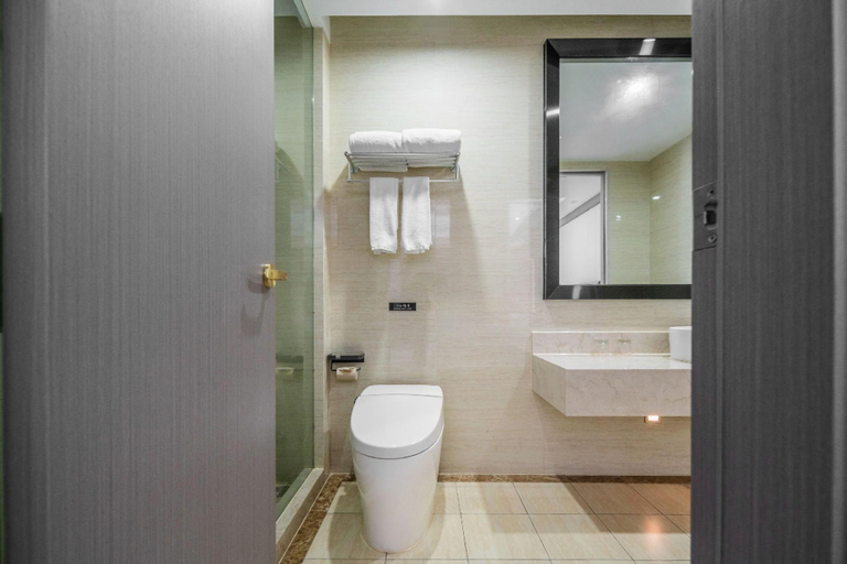 Bathroom 3, Grand Rezen Hotel Shanghai Pudong Shenjiang South Road, Shanghai
