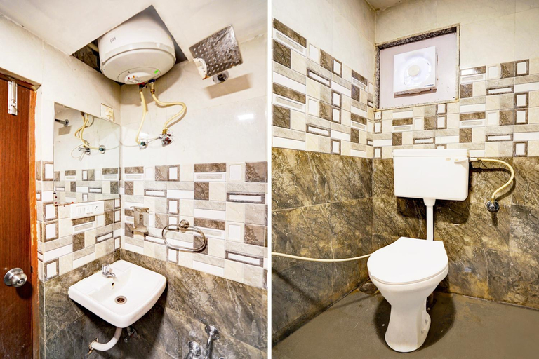 Bathroom, Hotel O Gulaall Inn, Ahmadabad