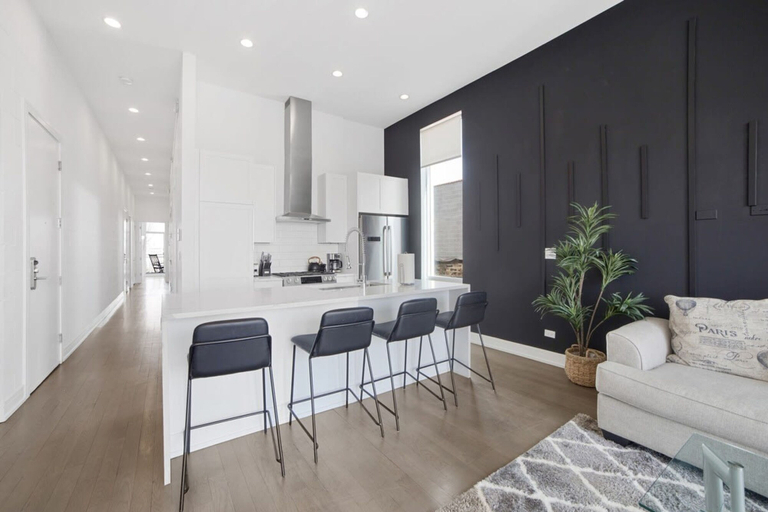 Room 5, 4-bedroom Penthouse w 2 Large Balconies Rooftop, Cook