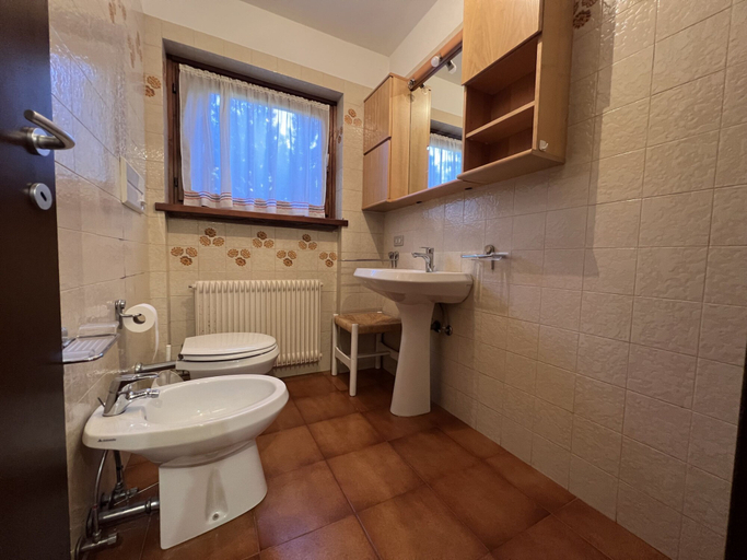 Room 3, 041 Trilocale con Giardino Pinzolo, Trento