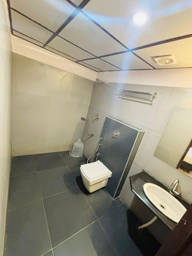 Bathroom 3, Hotel Sandalwood Inn - Rooms and Spa, Bangalore