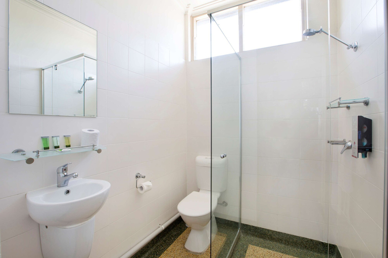 Bathroom 4, Links Hotel, Adelaide