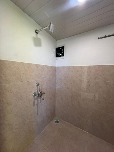 Bathroom 3, Whoopers Hostel Goa, South Goa