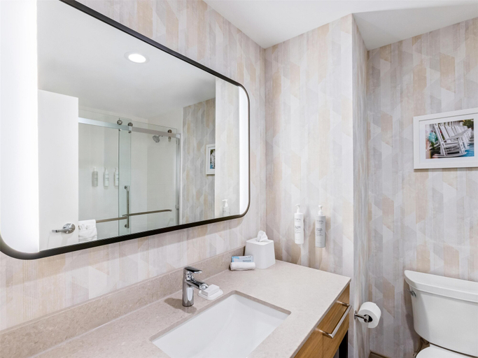 Bathroom 4, Hampton Inn St Ignace Lakefront Mackinac, Mackinac