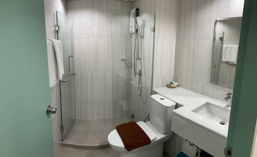 Bathroom, Phranakorn Grand View Hotel, Bang Khen