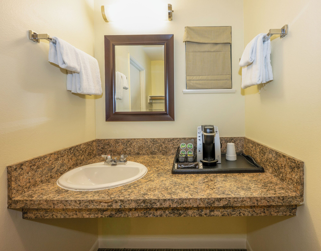 Bathroom 3, Lake Crescent Lodge, Clallam