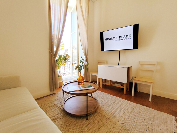 Room 4, Nap in the shade Apartment, Faro