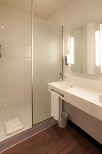Bathroom 5, B&B HOTEL Fort de France, Fort-de-France