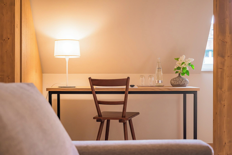 Bedroom 4, Gutshotel Menterschwaige – Heritage Boutique Hotel with Timeless Elegance, München
