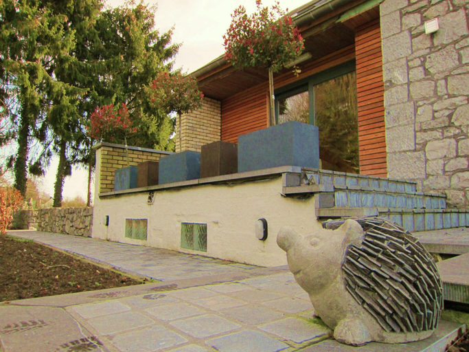 Exterior & Views