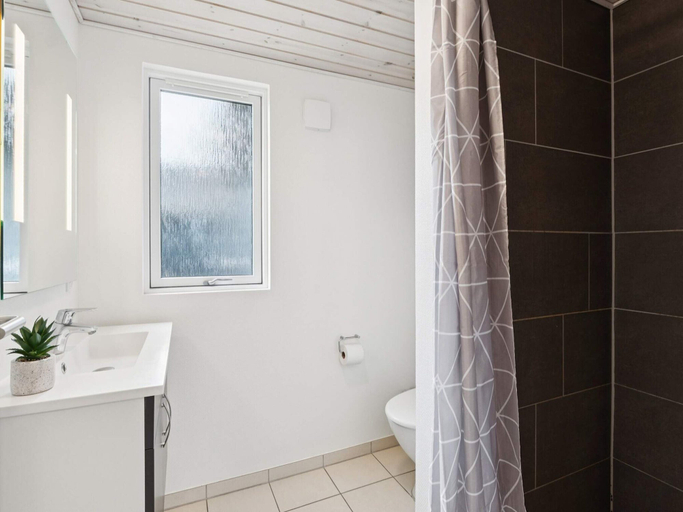 Bathroom 4, 5 Star Holiday Home in Spottrup, Skive