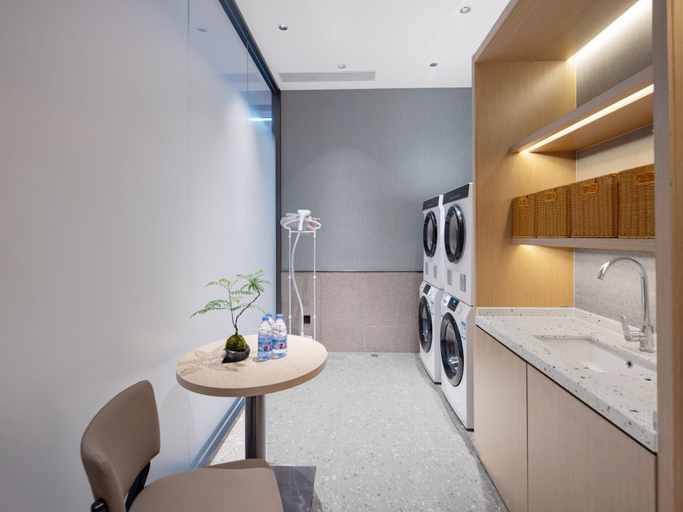 Bathroom 3, Country Inn & Suites by Radisson Wuhan Fanhai CBD Wanda Plaza, Wuhan