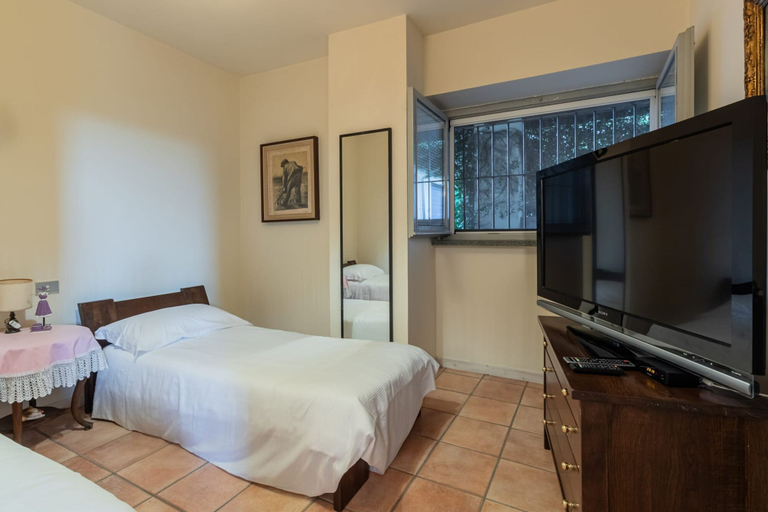 Room 3, Antico Casale Vignale Stunning View and Pool, Alessandria