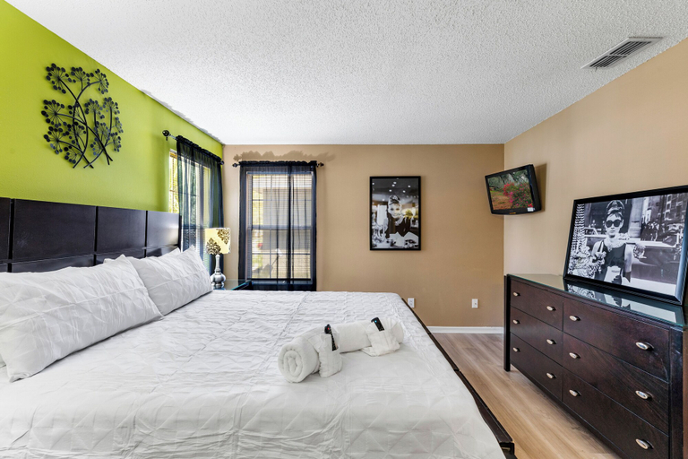 Room 3, Relax & Unwind – Stunning Home W/ Private Pool!, Osceola