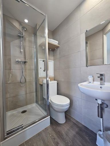 Bathroom 4, initial by balladins Roissy / Saint-Mard, Seine-et-Marne