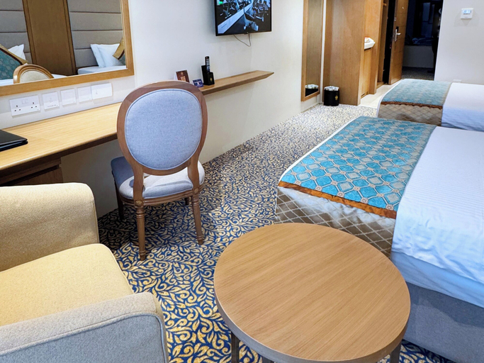 Bedroom 3, Rozana Hotel, Bausher