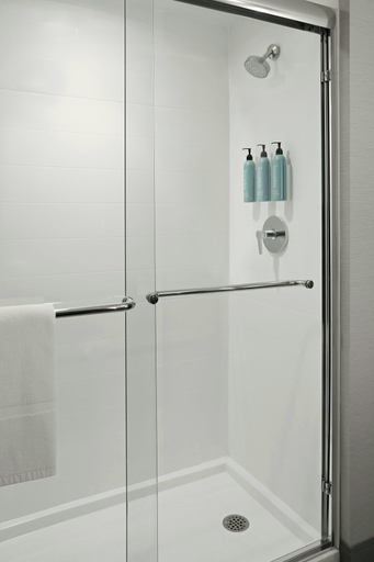 Bathroom 4, Courtyard by Marriott Hamilton, Hamilton