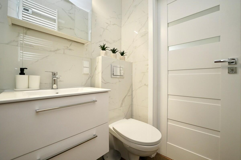 Bathroom 2, MMRent Apartament Oliwski Dworek, Gdańsk City