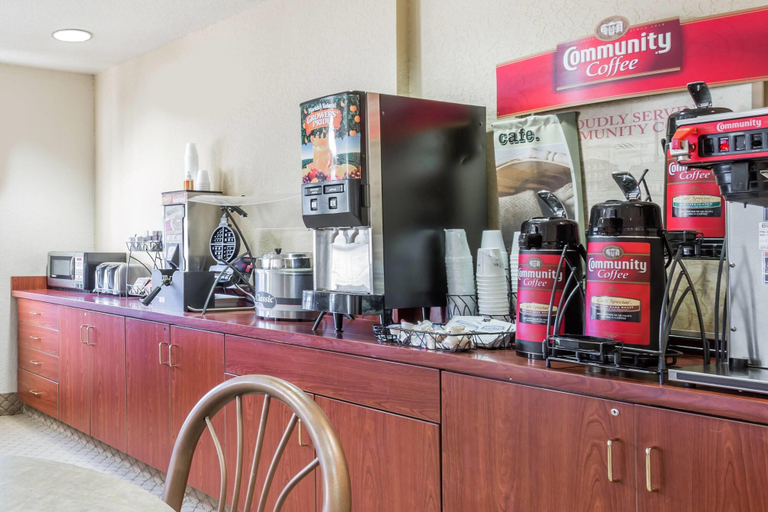 Food & Drinks 5, Microtel Inn & Suites by Wyndham Marianna, Jackson