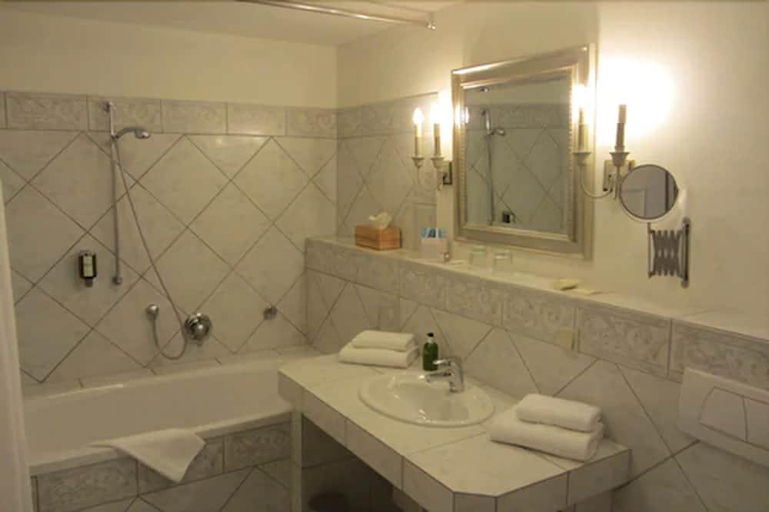 Bathroom 5, Burg Wanzleben, Börde