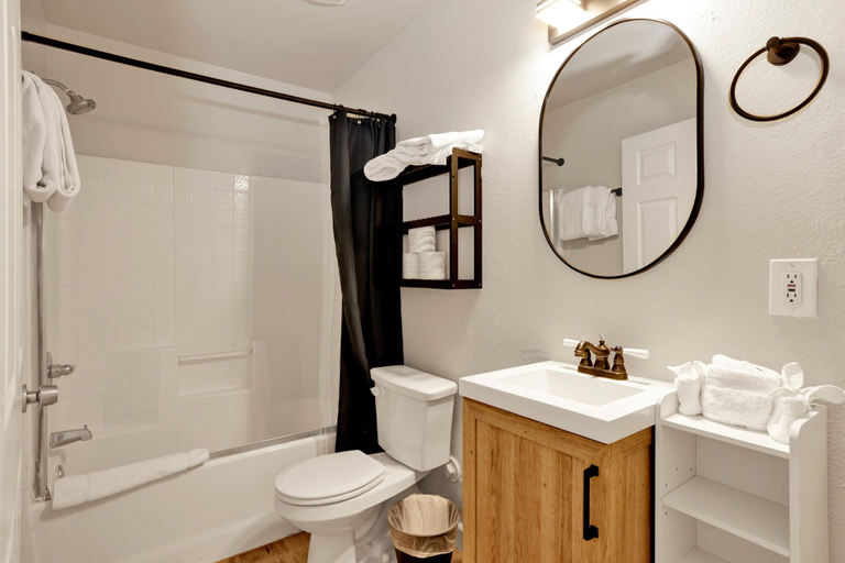 Bathroom 3, Temple Bear Chalet #2507, San Bernardino